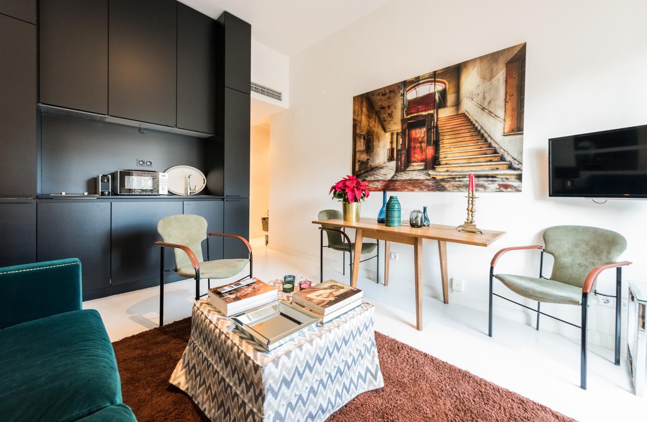 Apartament Plaza Santa Ana Madryt Zewnętrze zdjęcie